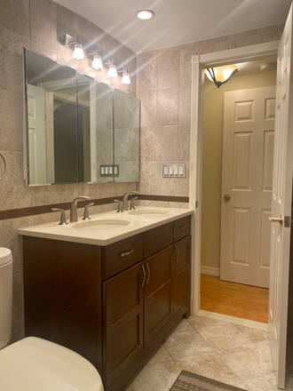 Double vanity sink - BIG BEDROOM next to Adelphi & LIRR House