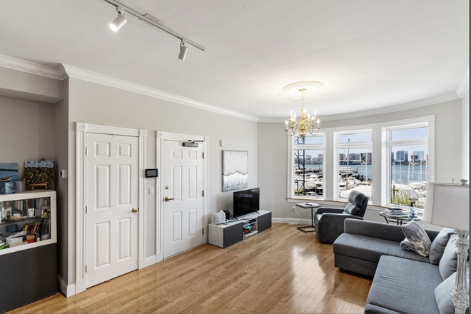 . - STUNNING 3 Bed / 2.5 Bath w/ LAUNDRY IN UNIT! Avail. NOW!! Apartments