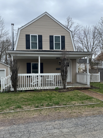 Outside - Walking Distance to Main Street in Wakefield