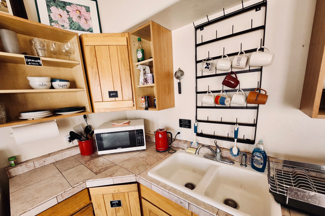  - La Vita House (5 min walk to UA)