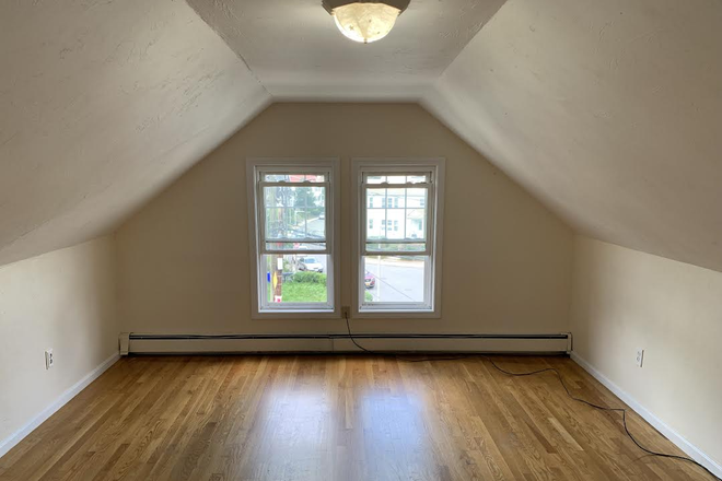 Call NOW for showings! 617-236-8600 - FOSTER ST - MINUTES TO BC! LRG 6BR AVAIL *8/24/2026* W/ 2.5 BATH, LNDRY IN BLDNG, GRG RNTL PRKNG! Apartments