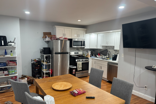 Call NOW for showings! 617-236-8600 - MASS AVE - HUGE DUPLEX 3BR IN BROWNSTONE FOR *9/1/2026* W/ LNDRY IN BKDNG, 2 BATHS, OPEN LAYOUT, DW!