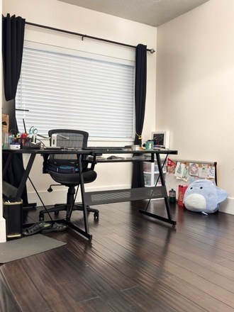Office-Den area - 1-Bedroom + Office + 900 Square Ft with Designer Touches in Holladay Areas Condo