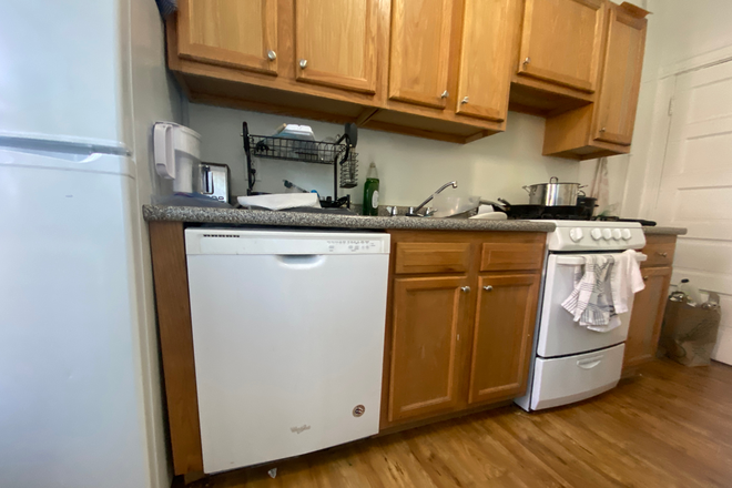 ! - RENOVATED 3/4 bed near Whole Foods! HT/HW incl, no fee, no security deposit! Ref #150034888 Apartments