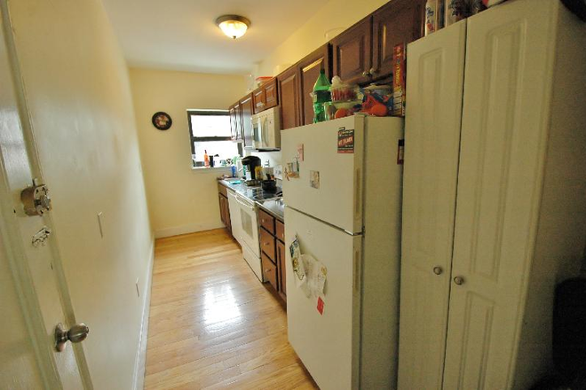 b - 2 bedrooms - H&HW included - $3500! - Longwood Ave - Living room - Cats - Elevator - Laundry Apartments