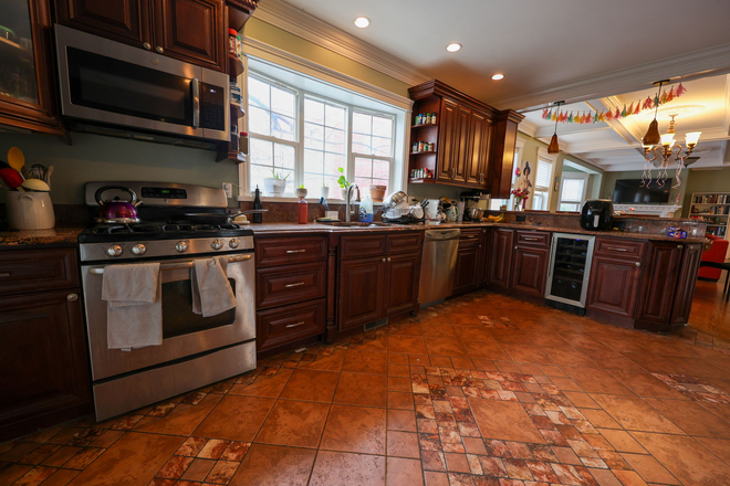 Call NOW for showings! 617-236-8550 - NONANTUM ST - *NO FEE* HUGE DUPLEX 5BR FOR *9/1/2026* W/ 4 BATH, 2 PRKNG, SAUNA, EIK, DW, A/C, LNDRY Apartments