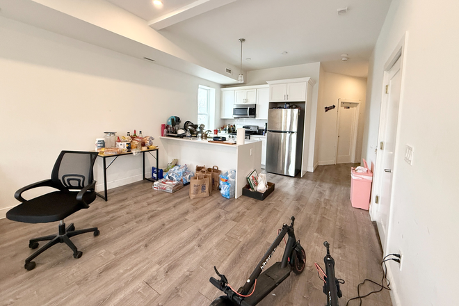 Kitchen - Large and spacious 4 bed 1 bath