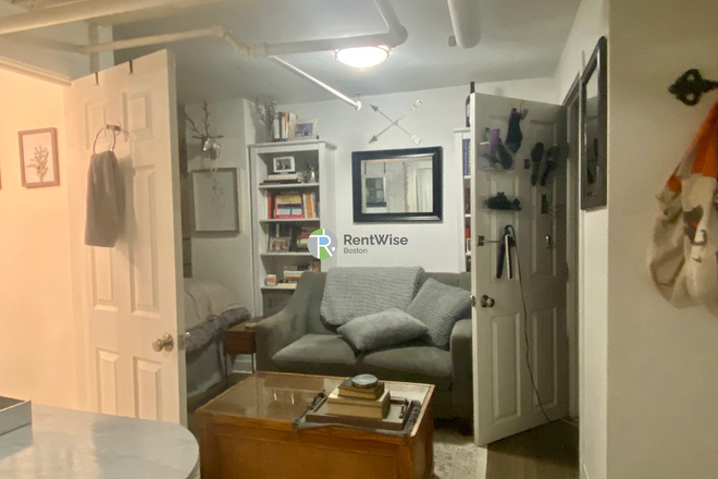 1 - JUNE 2026-Cozy Beacon Hill Basement Unit, H/HW inc. No Broker Fee! Apartments