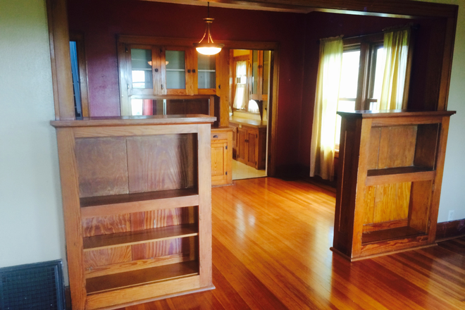 Dining/living space - Iowa City Rental: 15 mins from downtown, free parking, large yard