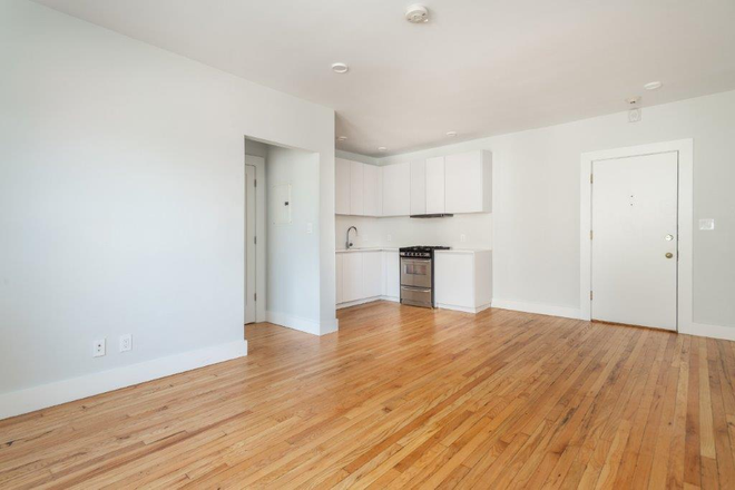 Call NOW for showings! 617-236-8600 - HIGHLAND AVE - GORGEOUS SOMERVILLE  STUDIO W/ LAUNDRY IN THE BUILDING! *AVAIL 01/01/2025* Apartments