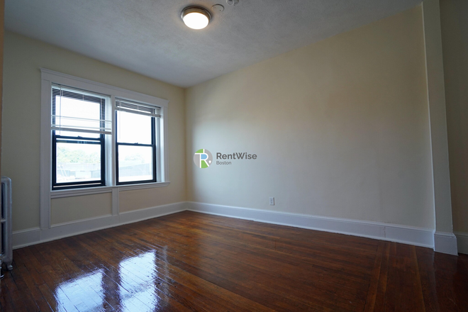 1 - $2400 – Allston 1BD Now – Steps to BU, Green Line B, HHW Included Apartments