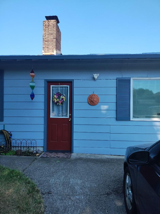 front entrance - Dulex style studio, all utiliites are included, completely furnished, private quiet, easy parking Apartments