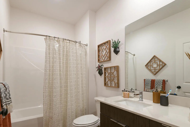 bathroom - The Retreat East Apartments