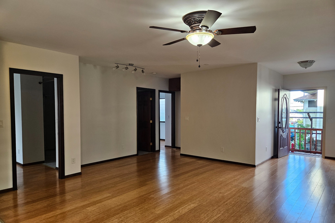 living room - Furnished Room in Renovated Kaimuki Home | Walk to KCC & Kahala Mall | short bus ride to UH Manoa