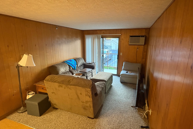 Living Room - Crestview North Apartments