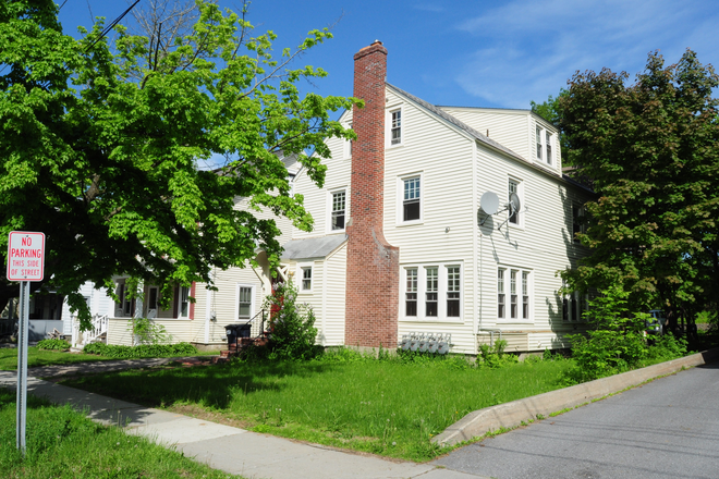 Exterior from Street - 40 UNIVERSITY TERRACE Apt -  a 2 minute walk to UVM campus