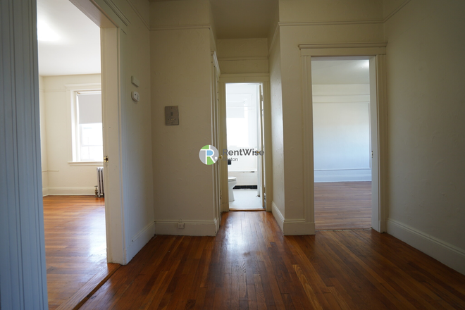 1 - Avail NOW-Awesome 1 bed Split, H/HW inc. NO FEE!