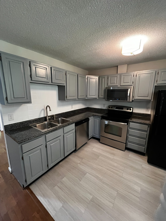 Kitchen - Spacious 3BR/2.5BA Home with Bonus Sunroom