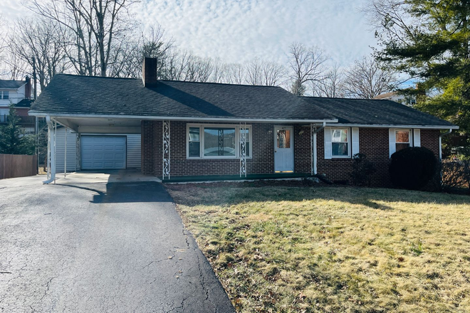  - 3 Bedroom, 1.5 Bathroom House