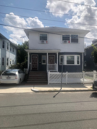 outside - Tufts  4min Walk to campus 3Bdrm & 3Bdrm or 6Bdrm $1175 per person  6/1/26 Apartments