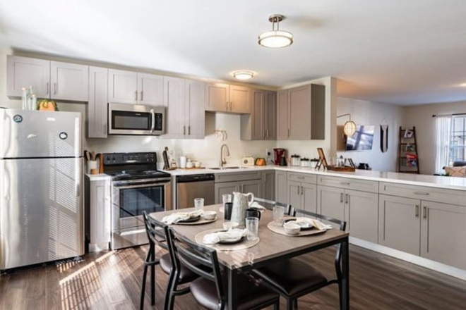 Kitchen - Redpoint Townhome