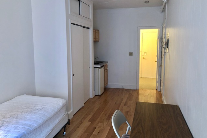 STUDIO - NO BROKER FEE! FURNISHED STUDIO AT 248 NEWBURY ST. AVAILABLE SEPTEMBER 1, 2026 Apartments