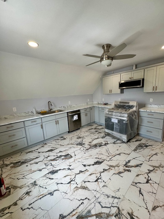 kitchen - Newly renovated and near to campus 3 beds