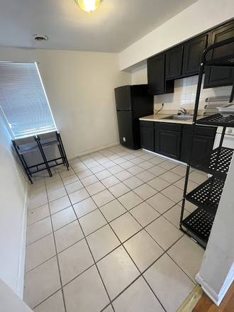 Large Eat- In Kitchen - 2 Bedroom 1 Bath - Available Aug 1, 2026 - 1 Block From Broad St - Camera System w/ Flood Lights
