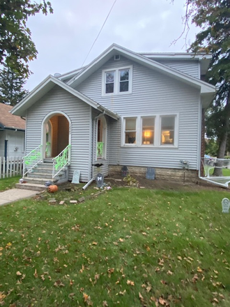 Outside of home street view - Students Welcome! 1425 Ohio Ave., Lansing MI, 48906