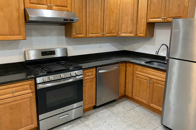 Call NOW for showings! 617-236-8550 - NORTHAMPTON ST - *9/1/2026* PART FRNISHED FLOOR THRU BRWNSTNE 4BR/1BA W/ EQUAL BDROMS, IN UNIT LNDRY Apartments