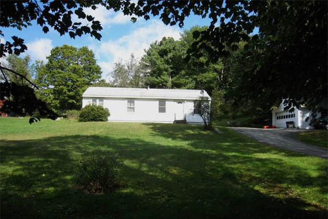 Beautiful Yard - Quite Single Family home, 1.8 miles from Campus