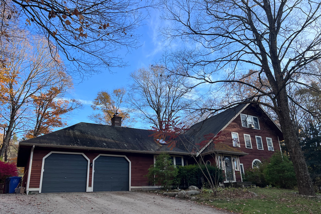 Front of the home - HEAVEN SENT- BEAUTIFUL BRIGHT BEDROOM FOR RENT! Gorgeous, peaceful setting! All utilities included. House