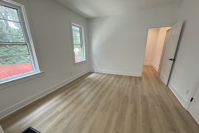 bedroom - Room in shared apt-Bank St-Princeton