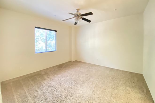 Master bed - Spacious 2-Bedroom Condo in Gate Aspen Hills Community
