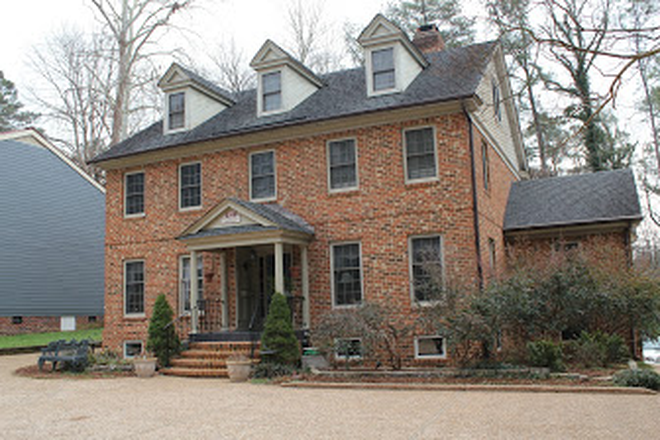 Carriage House apartment at the Williamsburg Sampler Bed & Breakfast - One Bed Room Carriage House Apartment