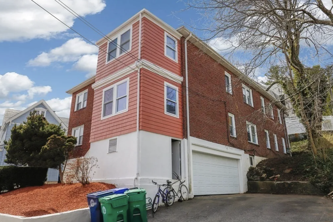 Garage/Driveway Parking - Big 6 bed/ 3.5 bath on upper campus- AVAILABLE 2025 Duplex