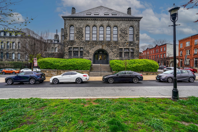 Building Exterior - Urban Chic: Bolton Hill 1BR APT. Includes Parking