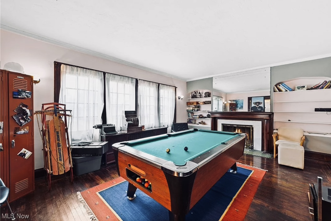 Pool room - Massive Furnished Student Housing (with pool table and tiki bar) House