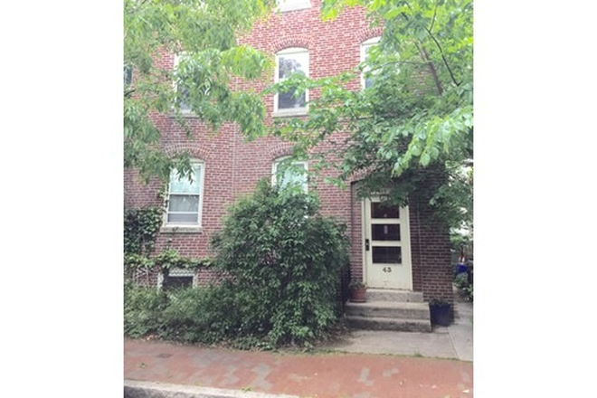 enrance to the building - light and spacious 2 bedroom apartment