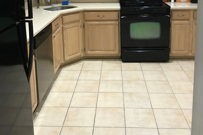 Kitchen - Furnished Bedroom in shared 2BR/2bath apt-Gregory Lane-Franklin Park