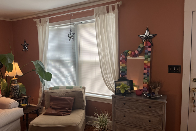 living room - Sublease with option to renew in Avondale House