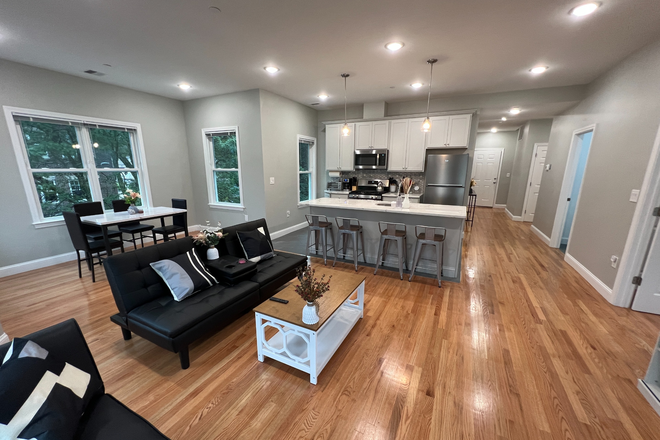 Kitchen - 14-16 Hamilton Road Apartments