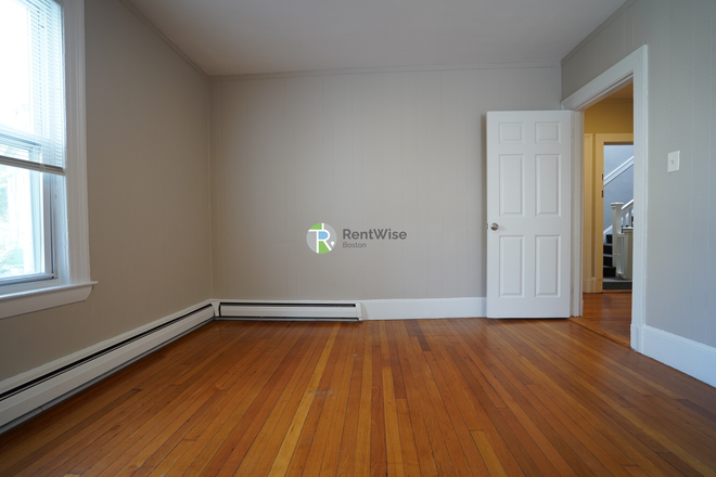 1 - SEPT 2026-Gorgeous Packards 4 bed 2 bath. Students OK! No Fee! Apartments