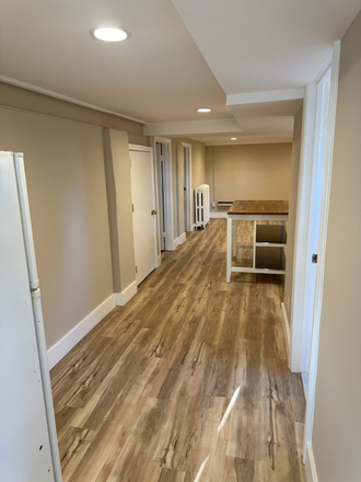 Entrance hallway - 2BR/1BA basement apartment 1mile from UMD, 1/2 block off US1 on bus route - ALL UTILS INCLUDED