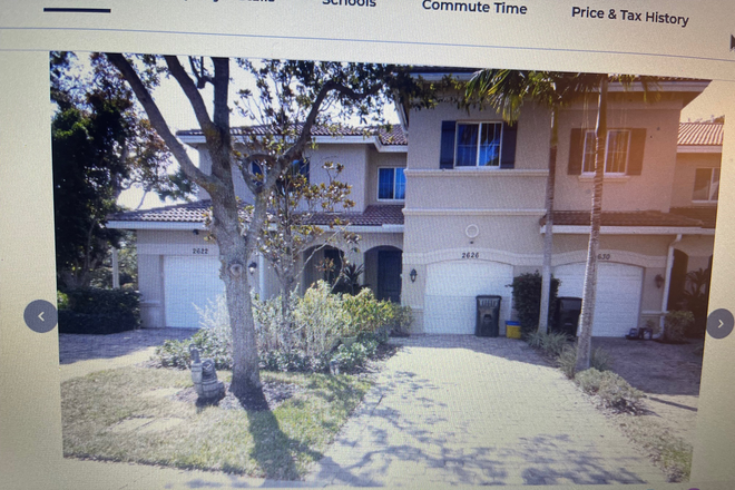 Front of home - 3 Separate  Rooms for Rent  in a townhouse for students to share completely furnished.