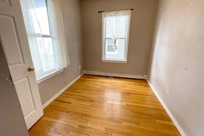 Bedroom - Amazing 4 bed 1.5 bath! Condo