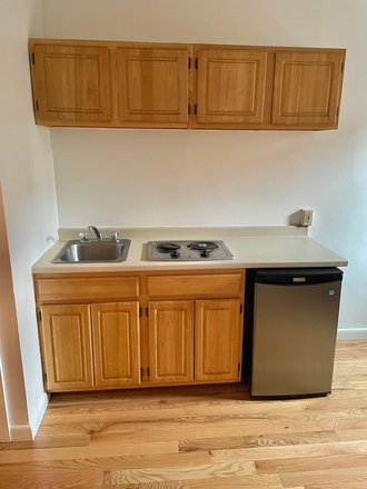 KITCHENETTE - NO BROKER FEE - LIVE IN THIS UNFURNISHED STUDIO APARTMENT AT 854 BEACON ST..AVAIL. SEPTEMBER 1