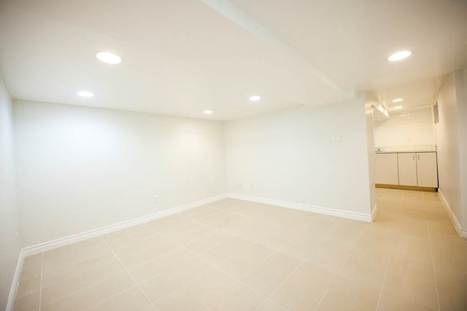 Living room - 2 Bedroom Basement Apartment in Harbord Village - All inclusive