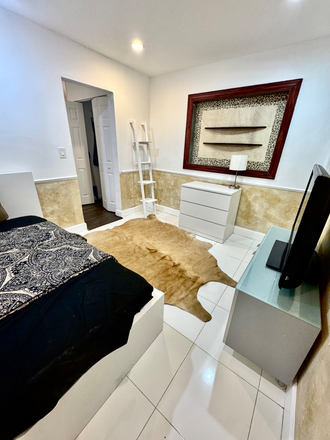 Fully furnished Masterbed - JUST AVAILABLE COZY NEW- PRIVATE- NOT SHARED 1BdRm  / 1Bth UNIT -you can walk to FIU MMC Apartments