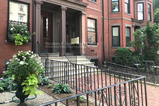 a - Entire 2nd floor of brownstone Apartments